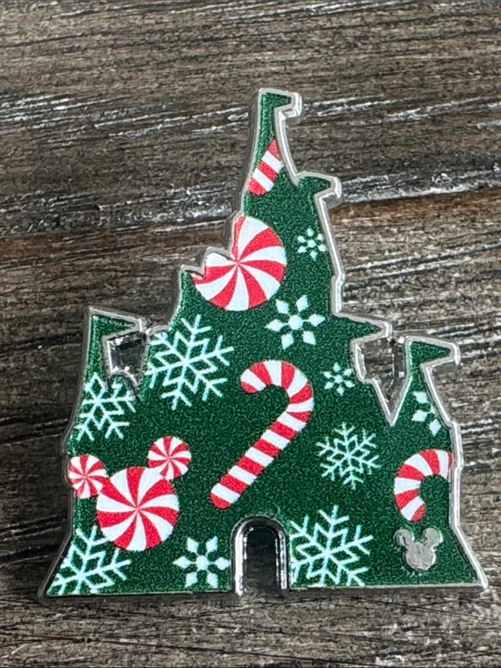 5/$25 Christmas castle Disney trading pin